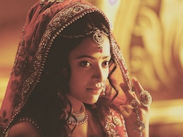 Inside Shweta Basu Prasad's Sword Fight Practice Session For New Show Inside Shweta Basu Prasad's Sword Fight Practice Session For New Show