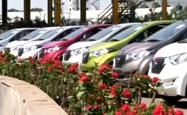 Surat Diamond Merchant's Diwali Gift Of 400 Flats, 1,000 Cars Comes With EMIs For Staff