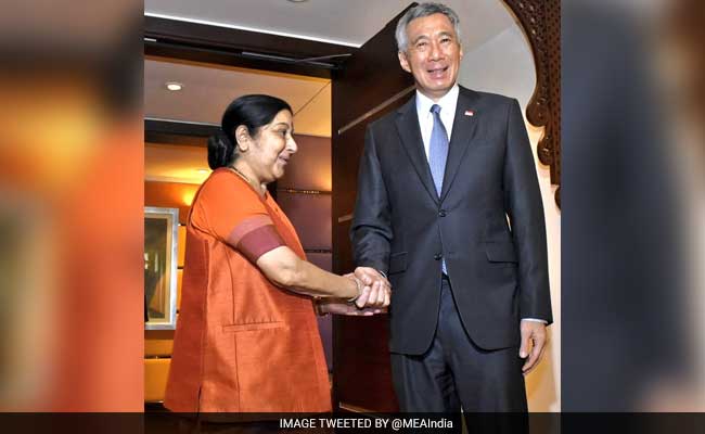 Sushma Sushma Calls On Singapore PM Lee Hsien Loong