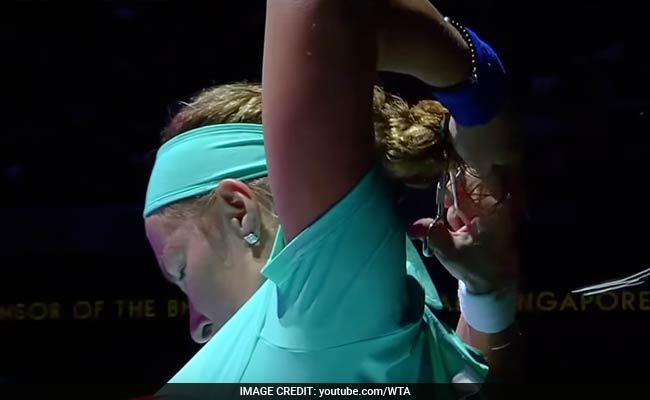 जब चलते मैच के बीच रूसी टेनिस खिलाड़ी स्वेतलाना कुज़नेत्सोवा ने काट डाले अपने बाल