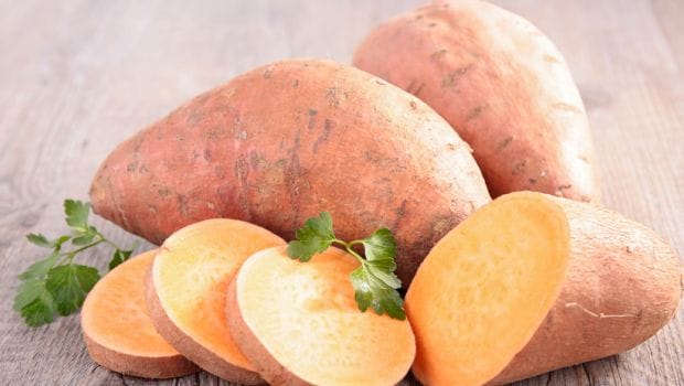 Sweet Potato For Body & Skin: स्वस्थ शरीर और त्वचा के लिए बहुत फायदेमंद है शकरकंदी