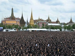 Thais Sing Special Royal Anthem Version To Honor Late King Thais Sing Special Royal Anthem Version To Honor Late King