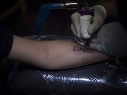Thais Get Inked In Tribute To Beloved King Thais Get Inked In Tribute To Beloved King