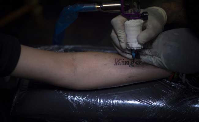 Thais Get Inked In Tribute To Beloved King