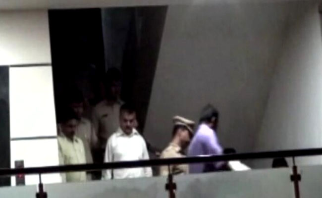 मुंबई के नजदीक 9 कॉल सेंटरों के वर्करों ने अमेरिकियों से अवैध तरीके से वसूले करोड़ों