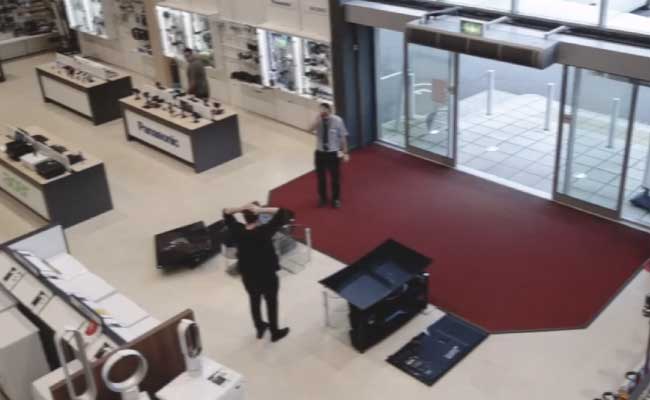 Nightmare Moment Man Smashes TVs Worth 5000 Pounds In UK Store