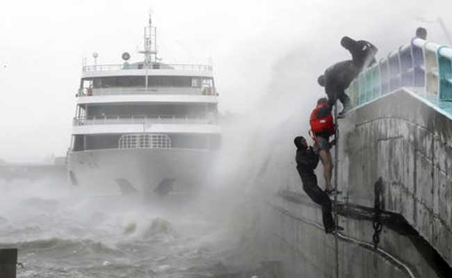 Typhoon Chaba Kills 6 People In southeastern South Korea