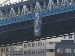 Banner Of Vladimir Putin Hung From New York City Bridge