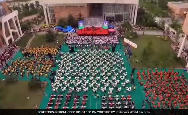 953 Musicians In China Set Guinness Record For World's Largest Rock Band