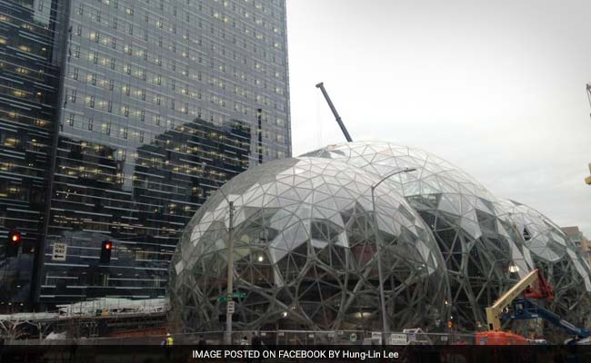 Amazon Worker Jumps Off Company Building After E-Mail Note