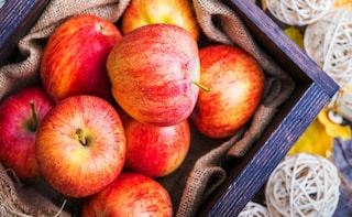 Never Eat Wax-Coated Apples: 4 Easy Ways To Get Rid of It