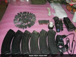 पंजाब में पाकिस्तान से लगी सीमा पर हथियार और गोला-बारूद का बड़ा जखीरा बरामद पंजाब में पाकिस्तान से लगी सीमा पर हथियार और गोला-बारूद का बड़ा जखीरा बरामद