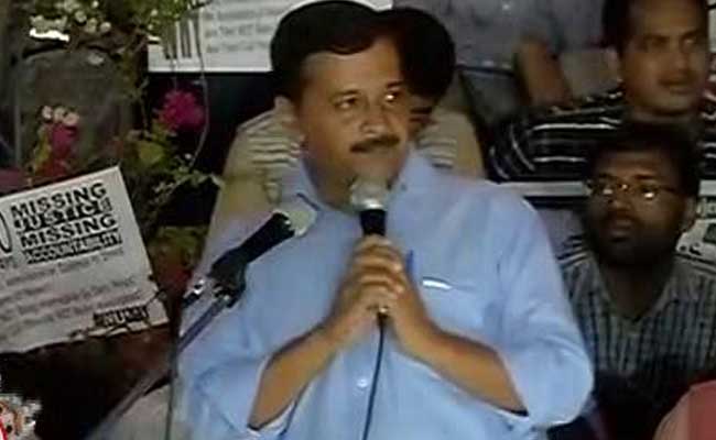 Arvind Kejriwal, Shashi Tharoor At JNU Over Missing Student