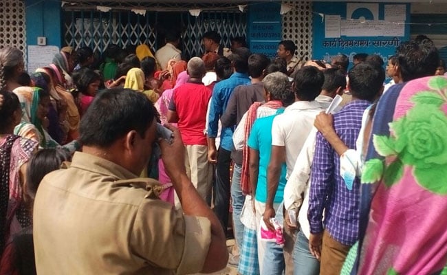 2 Hurt As Drunk Driver Rams Into ATM Queue In Solapur