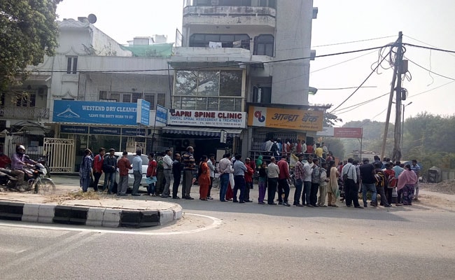 नोटबंदी : बैंकों में मारामारी के बीच महाराष्ट्र और केरल में दो लोगों की मौत