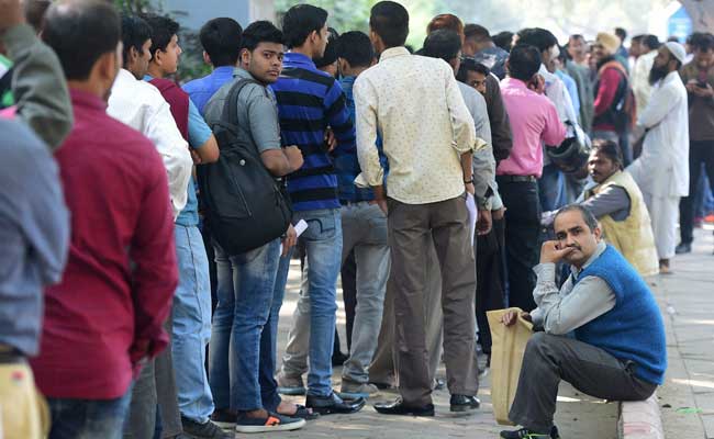 Mobs Lock Up Bankers Ahead Of Pay Day In Cash Crunch: Report