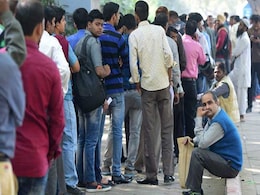 Mobs Lock Up Bankers Ahead Of Pay Day In Cash Crunch: Report Mobs Lock Up Bankers Ahead Of Pay Day In Cash Crunch: Report