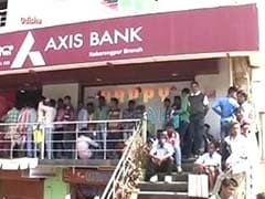 People Continue To Crown Banks In Tamil Nadu