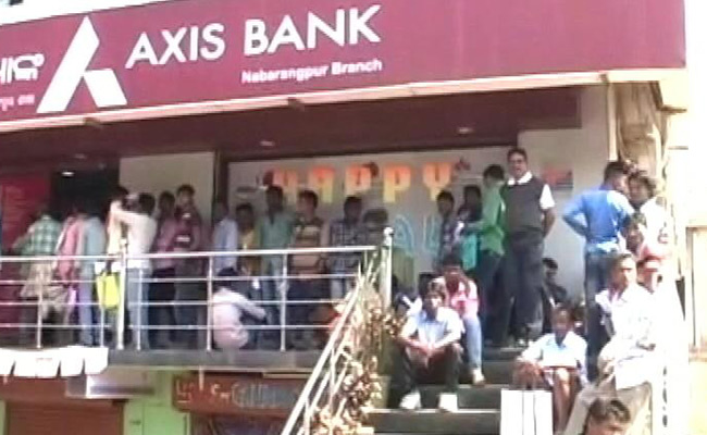 People Continue To Crown Banks In Tamil Nadu