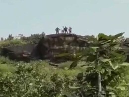 भोपाल एनकाउंटर में मारे गये मुजीब के परिजनों ने लगाया फर्जी मुठभेड़ का आरोप, जांच की मांग भोपाल एनकाउंटर में मारे गये मुजीब के परिजनों ने लगाया फर्जी मुठभेड़ का आरोप, जांच की मांग