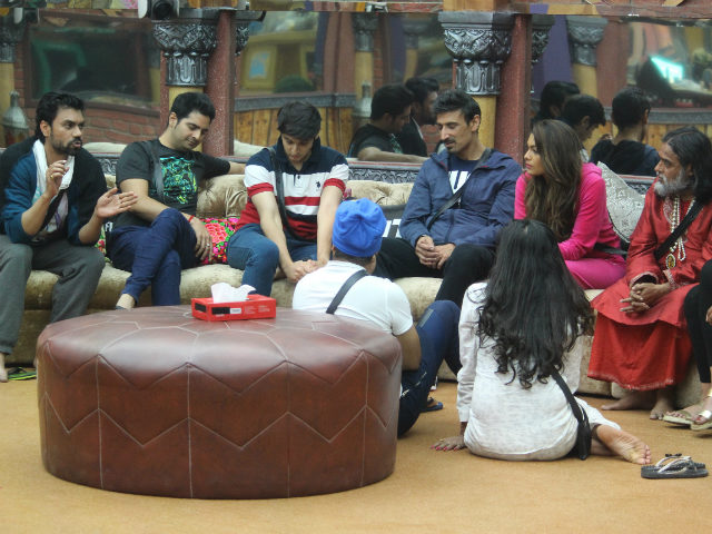 Umm. <I>Bigg Boss 10</i> Contestants Don't Know Much of Their Cash is Useless