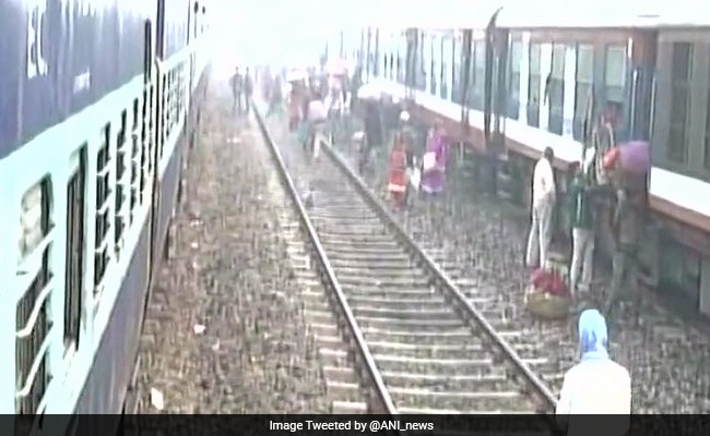 Trains Stopped, Shutdown Begins In Protest Against Note Ban In Bihar