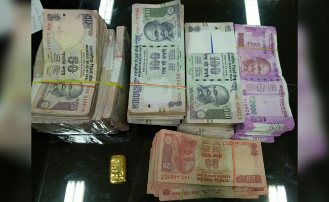 Trio On Way To Allegedly Give Rs 75 Lakh To Naxals Arrested, Cash Seized