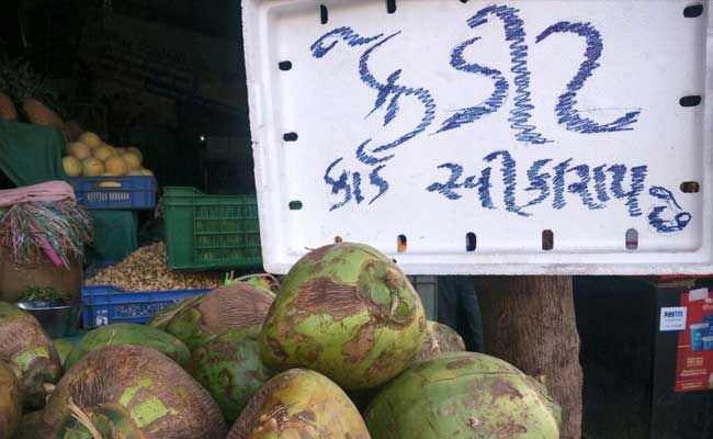 कैश की परेशानी से बचने के लिए अब खुदरा व्यापारी भी अपना रहे हैं कैशलेस सुविधा