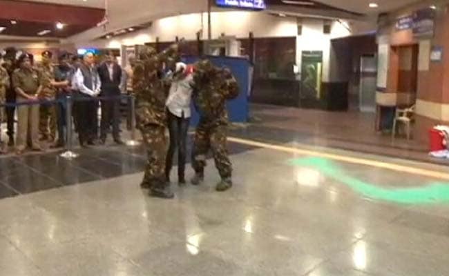 केमिकल हमले से बचने के लिए मेट्रो स्टेशन पर मॉक ड्रिल, 300 से ज्यादा सुरक्षाकर्मी शामिल