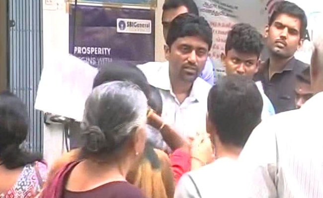 Tired, Desperate In Cash Queue? Meet 'Tricolour' Volunteers Of Chennai