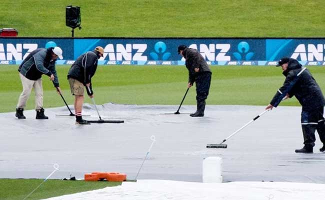 PAKvsNZपहला टेस्‍ट: बारिश बनी बाधा, पहले दिन का खेल धुला