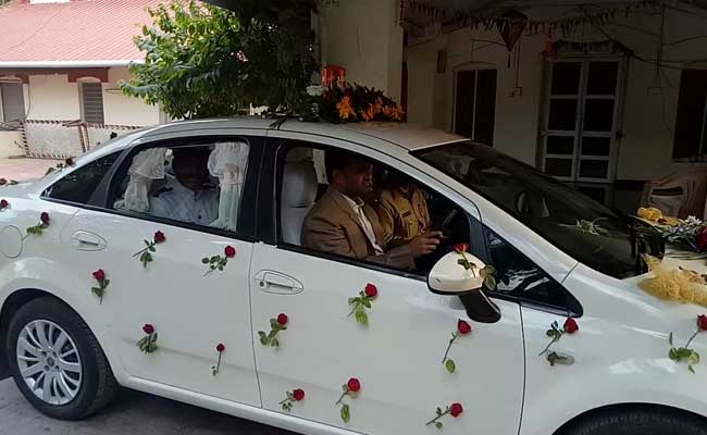 As Farewell Gift, Collector Drives Chauffeur To Work On Retirement Day
