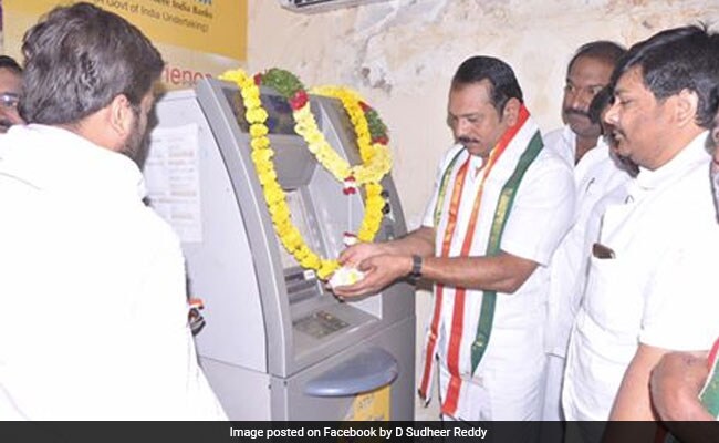 Congress Leader Performs 'Puja' At ATM To Protest Demonetiation Move