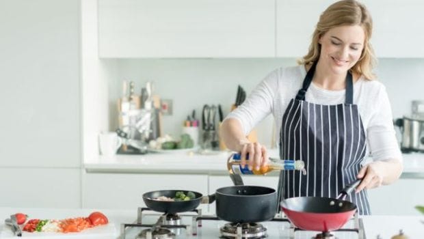 Deep Pot Vs Shallow Pan Cooking, Which One Would You Choose? - NDTV Food