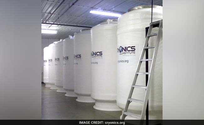 इस लड़की ने अपने ही शव को फ्रीज़ करवाया, कहा 'क्या पता 100 साल बाद फिर जाग जाऊं'