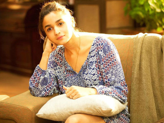 Alia Bhatt: Nobody is Being Replaced, <i>Dear Zindagi</i> Will Release as it is