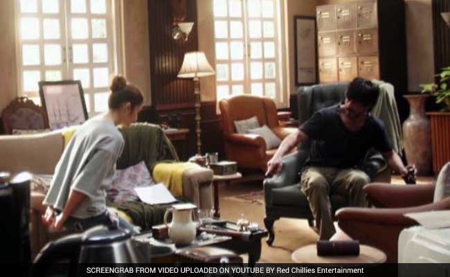 आलिया भट्ट ने शाहरुख खान से ऐसा क्या कह दिया कि उन्हें घुटनों के बल बैठना पड़ा!