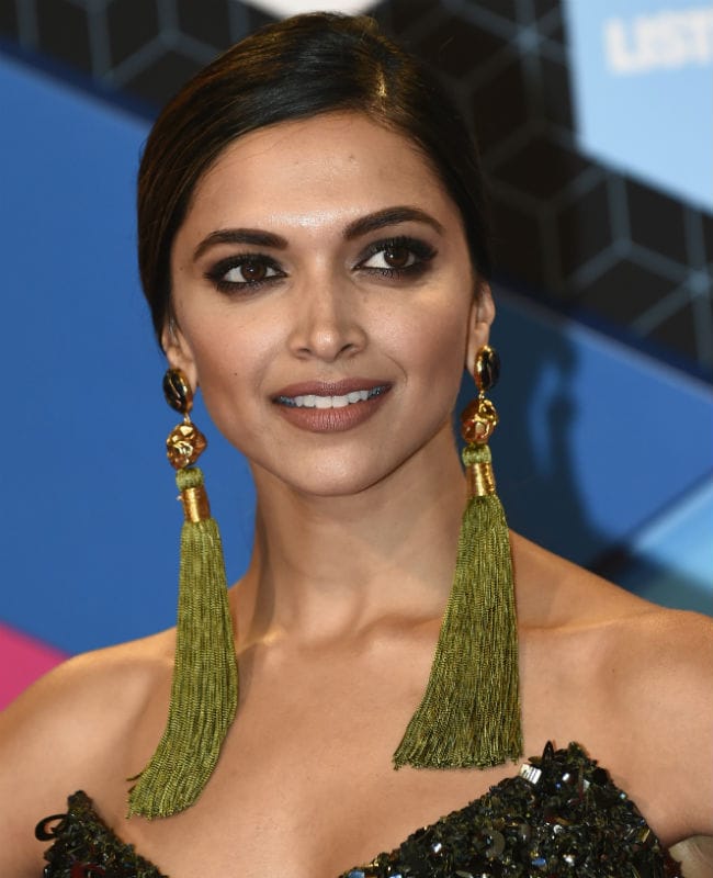 Deepika Padukone's Fierce MTV EMAs Look Stops Red Carpet Traffic - NDTV