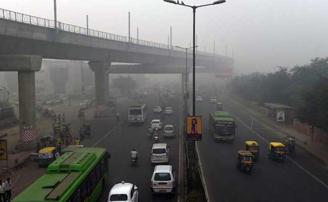 New Delhi's Air Quality Enters Red Zone, Forecast Grim