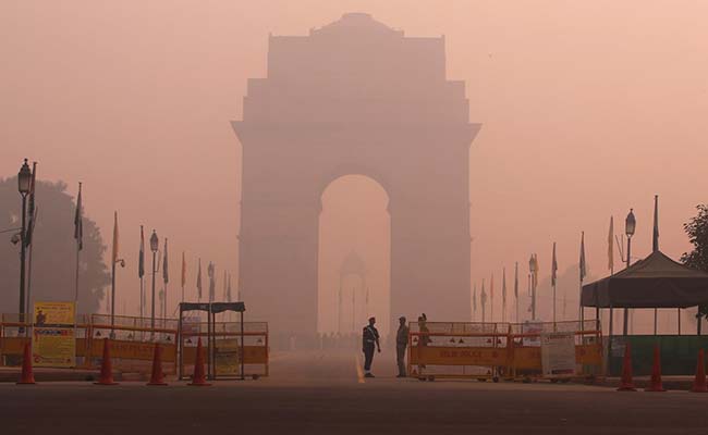 दिल्ली की वायु गुणवत्ता गुरुवार को सुधरकर 'मध्यम' हुई, आसमान होने लगा साफ