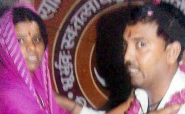 दिल्ली : 20 लाख के नए नोट को लेकर दंपति की हत्या के मामले में तीन लोग पकड़े गए दिल्ली : 20 लाख के नए नोट को लेकर दंपति की हत्या के मामले में तीन लोग पकड़े गए