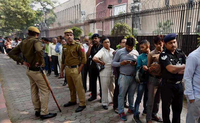 Delhi Police Gets Over 750 Calls From People Anxious Over New Notes