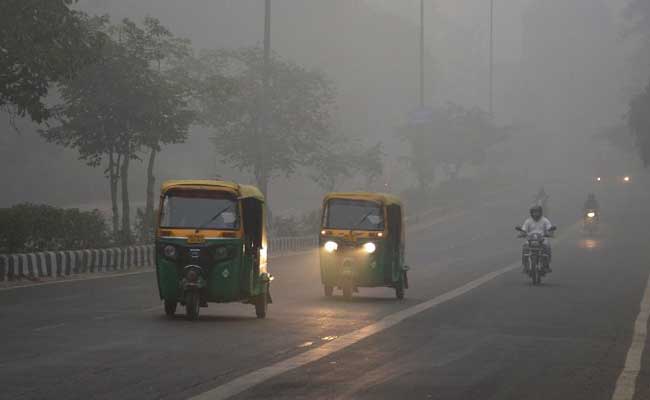 प्रदूषण से घुटती दिल्ली : आज हालात सुधरने के आसार, रात तक चल सकती है हवा