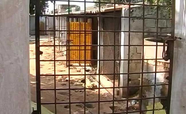 Breeder Leaves Caged Dogs To Die Without Food, Water. Hyderabad Outraged.