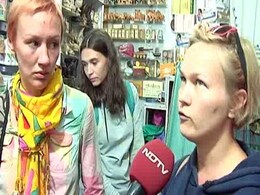 Currency Ban Hits Tourism In Delhi, Foreigners Left Helpless Currency Ban Hits Tourism In Delhi, Foreigners Left Helpless