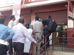 Long Queues At Banks In Hyderabad For Exchanging Banned 500 and 1000 Rupee Notes