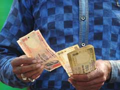 People In Delhi Queue Outside Petrol Pumps, Cooperative Stores To Use Old Notes