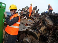 कानपुर ट्रेन हादसा : पांच रेल अधिकारी निलंबित, झांसी के डीआरएम का तबादला
