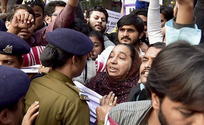 JNU Missing Student Case: Police Stops Students From Marching To Parliament