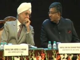 संविधान दिवस के मौके पर न्यायपालिका और केंद्र में टकराव, अगले चीफ जस्टिस बोले- न्यायपालिका लोगों का कवच संविधान दिवस के मौके पर न्यायपालिका और केंद्र में टकराव, अगले चीफ जस्टिस बोले- न्यायपालिका लोगों का कवच